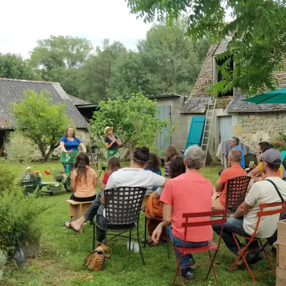 Photo d'une intervention devant public sur le site de l'APRéS